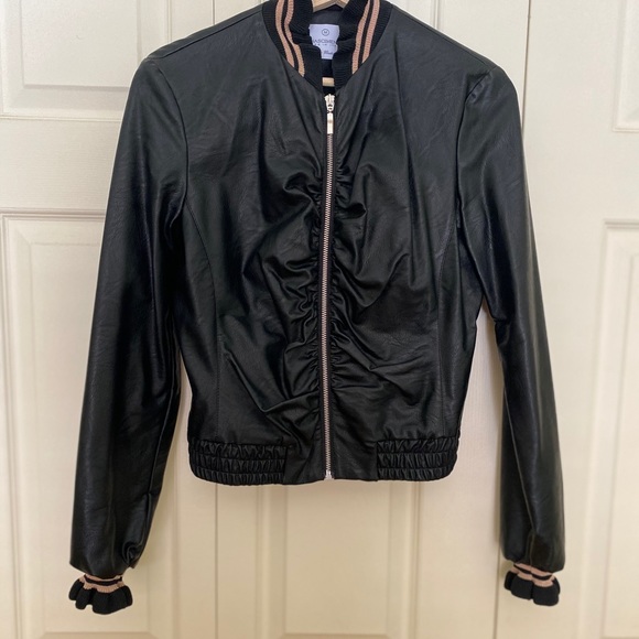 Lightweight black jacket 🎀 - Picture 1 of 5